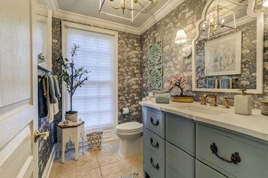 ワシントンD.C.にあるトランジショナルスタイルのおしゃれなトイレ・洗面所の写真
