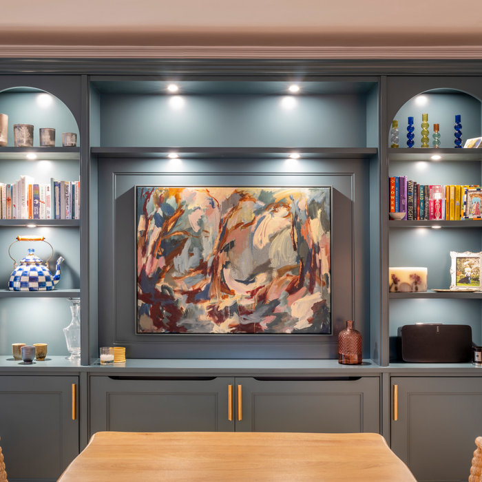 Example of a minimalist dining room design in London