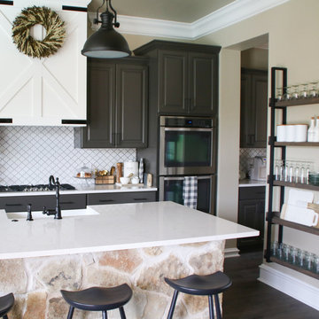 A Warm and Rustic Farmhouse Kitchen
