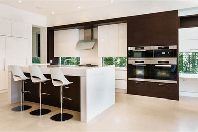 Trendy kitchen photo in Los Angeles