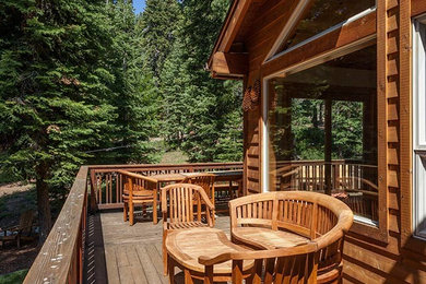 Example of an arts and crafts deck design in Sacramento