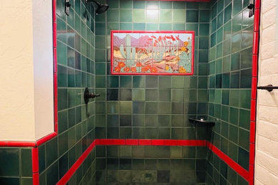 Amerikansk inredning av ett litet badrum med dusch, med skåp i shakerstil, gröna skåp, en dusch i en alkov, grön kakel, perrakottakakel, vita väggar, betonggolv, bänkskiva i koppar, vitt golv och dusch med duschdraperi
