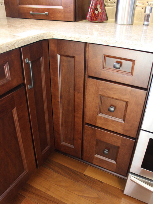 Gingersnap Maple Cabinets with Beige Quartz Countertop ... Gingersnap Maple Cabinets with Beige Quartz Countertop ... on Maple Kitchen Cabinets With Quartz Countertops
id=73673