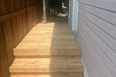 Deck - traditional deck idea in Ottawa