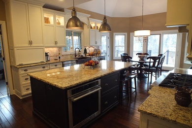 Inspiration for a timeless kitchen remodel in Cleveland