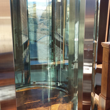 Circular glass elevator