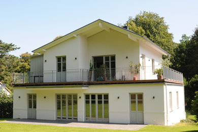 Contemporary white two-story gable roof idea in Hamburg