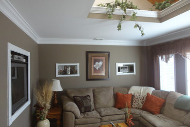 Family room - family room idea in New York