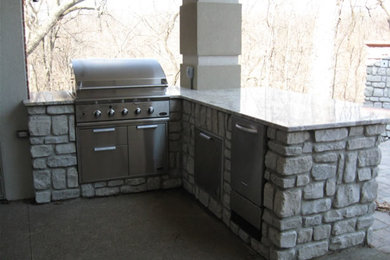 Inspiration for a timeless patio remodel in Chicago