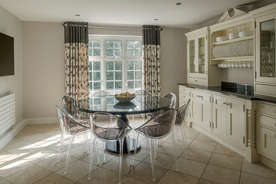 Design ideas for a mid-sized contemporary kitchen in Hampshire.