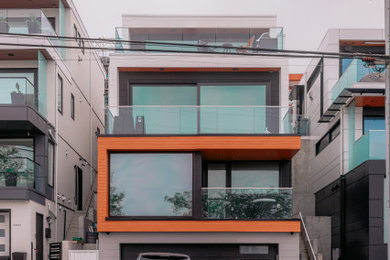 バンクーバーにあるコンテンポラリースタイルのおしゃれな家の外観の写真