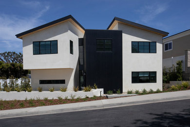 Trendy exterior home photo in Los Angeles