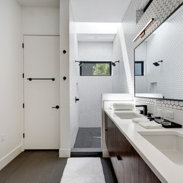 Travis Heights Bright & Clean Modern Single Family: Bathroom