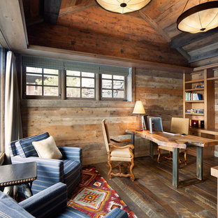Rustik inredning av ett arbetsrum