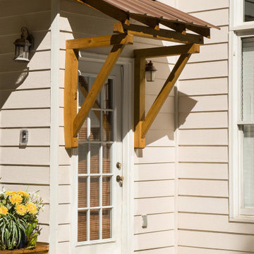 Side door bracket portico