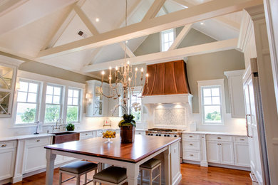Kitchen - transitional kitchen idea in Charleston