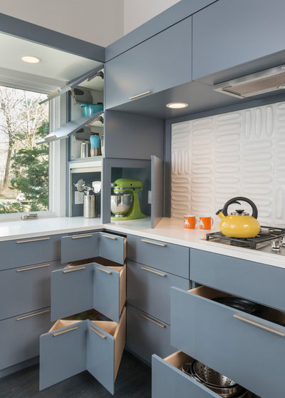 Midcentury Kitchen by Flavin Architects