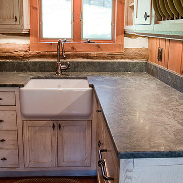 Log Cabin Guest House Kitchenette