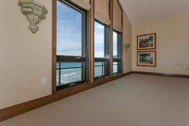 Elegant home design photo in Sacramento