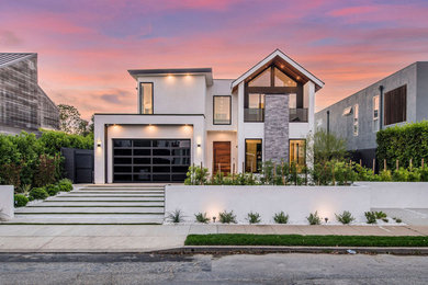 Contemporary exterior in Los Angeles.