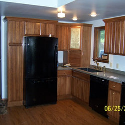 Cottage Kitchen - Kitchen Cabinetry
