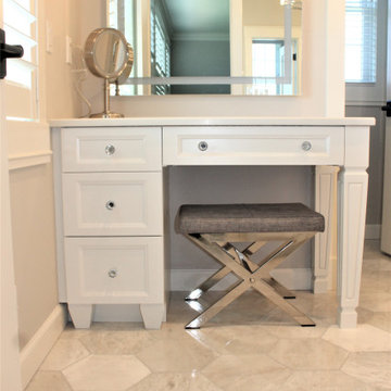 Showplace EVO Master Bath & Vanity in Edgewater White Dove