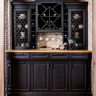 バーミングハムのトラディショナルスタイルのおしゃれなホームバーの写真