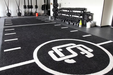 Home gym photo in Chicago
