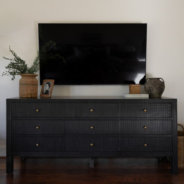 Transitional Hill-Country Primary Bedroom