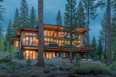Contemporary exterior home idea in Sacramento