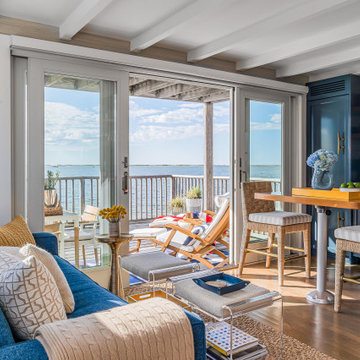 Ptown Pied-à-terre: Kitchen, Dining, Living
