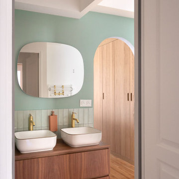 Un appartement des années 50 réinventé en cocon familial lumineux