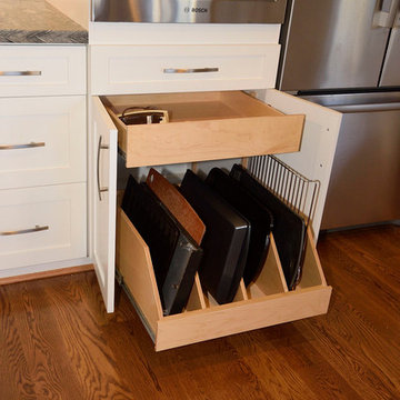 Roll out tray divider