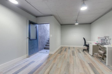 Transitional home design photo in Los Angeles