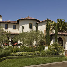 FRONT YARD / FRONT ENTRY