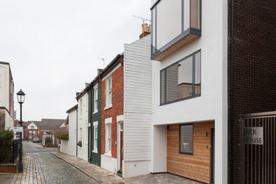 Inspiration for a contemporary house exterior in Hampshire.