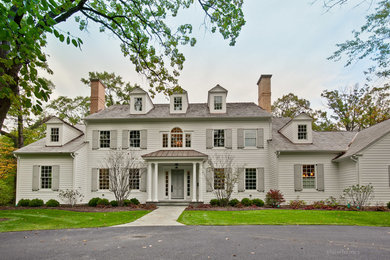 Inspiration for a transitional home design remodel in Chicago