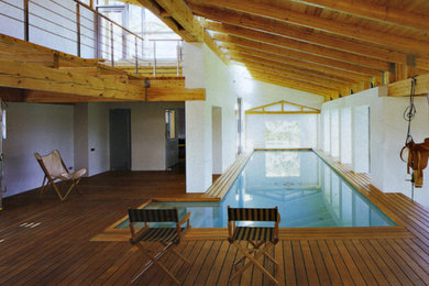 Inspiration for a traditional pool in Moscow.