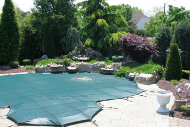 Design ideas for a traditional pool in Newark.