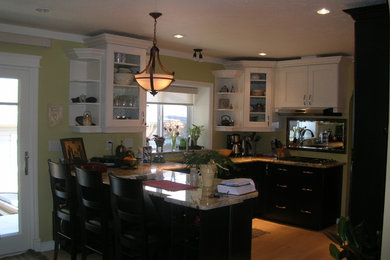 Transitional home design photo in Vancouver