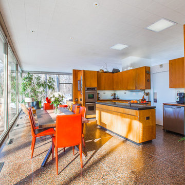Houzz TV: See What It’s Like to Live in a Glass House