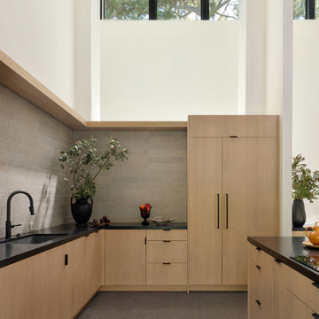 Modern Oasis in the Peninsula