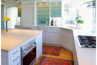 Minimalist kitchen photo in New York