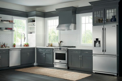 Example of a trendy kitchen design in Toronto