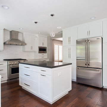 White shaker farmhouse style in Oak park