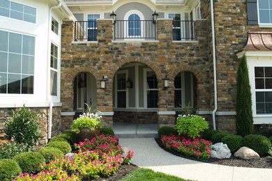 Photo of a traditional landscaping in Cincinnati.