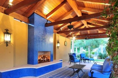 Example of a classic exterior home design in Tampa