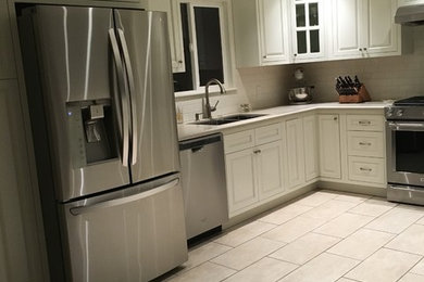 Example of a trendy kitchen design in Los Angeles