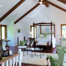 Vaulted family room wrap beams
