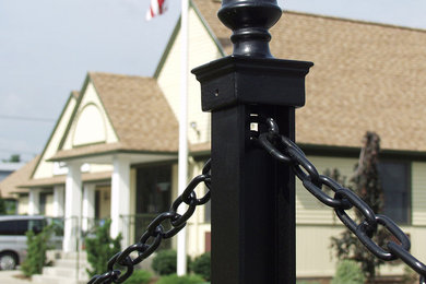 Boston Garden Post & Cap with Black Landscape Chain